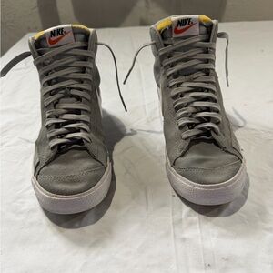 Nike Blazer Mid 77 Light Smoke Grey White Lace Up Mid Top Men's Sneakers